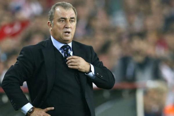 <p><b>TERM MASAYA</b></p>    Trkiye Futbol Federasyonu, 4 malk "hatra imzas" atan Fatih Terim ile nmzdeki hafta bir araya gelecek. A Milli Takm?da tm kategorilerin bana gemesi planlanan mparator'a 1 yl opsiyonlu 3 senelik szleme nerilecek. Tecrbeli altrcnn alaca cret ise yllk net 3 milyon Euro olacak.