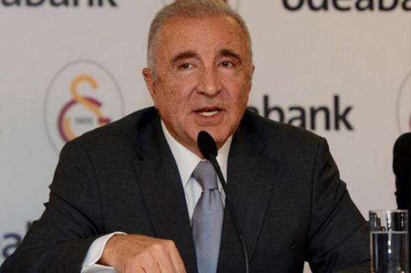 <p><b>AYSAL'DAN TRANSFER AIKLAMASI</b></p>    Galatasaray Bakan nal Aysal, "Sneijder'i satmak gibi bir kararmz ve niyetimiz yok. Yazlan tm isimler hayal mahsul. Mancini, yeni oyuncu istediinde de kesinlikle bulunmad. Burak Ylmaz Galatasaray formas altnda yeniden eski havasn yakalayacaktr. Bundan kimsenin phesi olmasn" ifadelerini kulland.