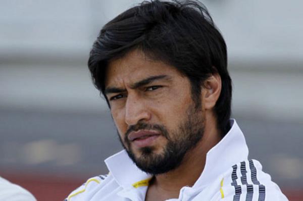 <p><b>TORAMAN'DAN AIKLAMA</b></p>    Beikta'n Hrvatistan'n Hajduk Split takmyla yapt ma sonras takm arkada Sezer ztrk ile kavga ettii gerekesiyle sresiz kadro d braklan tecrbeli futbolcu brahim Toraman, yanl bir ey yapmadn syledi. Toraman, "Her trl karara sayg duyuyorum. Ama ben hata yapmadm, Yanl bir ey yapsaydm, kabul ederdim. O zaman eker giderdim. yi niyetimle, takmn menfaatleri iin yaptm" dedi.