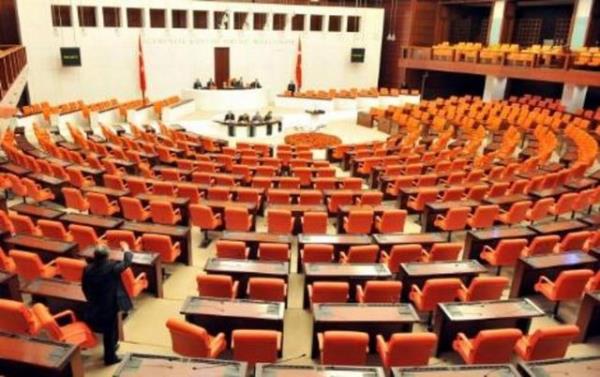 <p><b>TBMM'DE BU HAFTA</b></p>    Meclis 11 gnlk Kurban Bayram tatilinin ardndan 22 Ekim Sal gn toplanacak ve Tam Gn Yasas'n grecek.