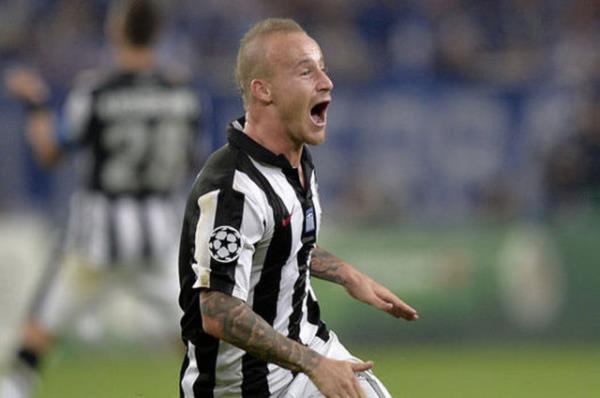 <p><b>STOCH'TAN AIKLAMA</b></p>    Fenerbahe'den PAOK'a kiralk olarak transfer olan Miroslav Stoch, Yunanistan'da bir dergiye rportaj verdi. Stoch, PAOK'un teklifini aldktan sonra aratrmasn YouTube'da yaptn, takm olarak hedeflerini ve sezon sonunda ne karar alabileceini aklad. Stoch, Selanik'te yaamaktan ve PAOK'ta oynamaktan mutlu olduunu belirtti.