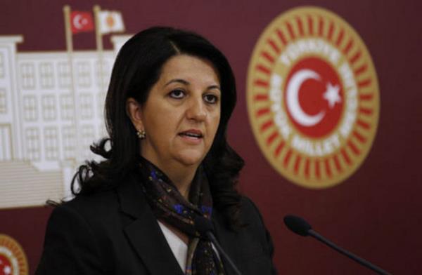 <p><b>MRALI'DAN MESAJ VAR</b></p>    BDP Grup Bakanvekilleri Pervin Buldan ve dris Baluken mral'ya gitti. BDP'den yaplan aklamada, Abdullah calan'n "Sre ile ilgili umudumu korumakla birlikte bu umudun hayal krklna dnmemesi iin tarihi arm bir kez daha tekrarlyorum" dedii ifade edildi.