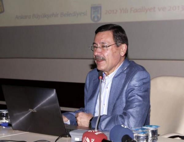 <p><b>GKEK'TEN MHP'LLERE ARI</b></p>    Ankara Bykehir Belediye Bakan Melih Gkek, Habertrk TV'de yaynlanan Bakent Gndemi programna konuk oldu. Gkek, MHP ynetimine ve tabanna yapt ar ile "MHP'li arkadalar bizden ok farkl kiiler deil. Bu ii, inad brakp AK Parti'ye katlmal. Kk bye katlmal" dedi.