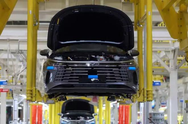 Ge�en y�l ortaya sa��lan bilgiler, olay�n boyutunu daha da a��rla�t�rm��t�. Baz� i��ilerin silah zoruyla tutuldu�u y�n�ndeki iddialar, kamuoyunda b�y�k tepki �ekmi�ti.