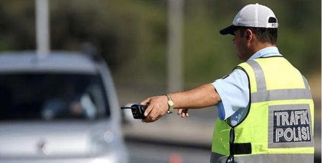 Polislere verilmesi planlanan ve �st s�n�r� 17 bin TL olan mesai �demesi haftal�k 40, ayl�k 160 saat �al��ma sonras� saat ba�� �eklinde �denecek. Yani haftal�k 40 saat mesai yapan bir polis i�in ek g�rev �demesi yapt��� mesai saatine g�re hesaplanacak.