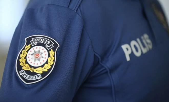 Kamu tasarruf tedbirleri ve b�t�e dengeleri sebebiyle maa�larda herhangi bir art���n olmayaca�� da belirtilenler aras�nda. Gazetemizin daha �nce de g�ndeme getirdi�i gibi yap�lmas� planlanan de�i�iklikler yaln�zca mesai sistemiyle s�n�rl� kalmayacak. Polislik mesle�inin stat�s�n� ve �zl�k haklar�n� daha g��l� bir yasal zemine oturtacak kapsaml� bir �er�evenin haz�rland��� ifade ediliyor. D�zensiz �al��ma saatlerinin �n�ne ge�ilmesi ve dinlenme hakk�n�n korunmas� amac�yla vardiya sisteminin daha planl� ve s�rd�r�lebilir bir yap�ya kavu�turulmas� g�ndemde.