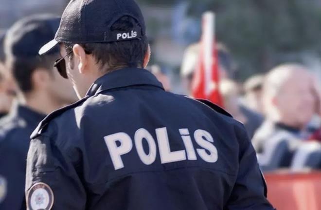 T�rkiye Gazetesi'nin haberine g�re, Emniyet Te�kilat� personeline "fazla �al��ma �creti" ad� alt�nda �denen ayl�k 6 bin 686 TL'lik �deme, mesai �creti olarak de�il g�revin niteli�i, i�in zorlu�u ve �nemi do�rultusunda her ay sabit olarak yap�l�yordu. Bundan dolay�, bu �deme fazla �al��man�n kar��l��� de�il bir "risk tazminat�" olarak g�r�l�yor.