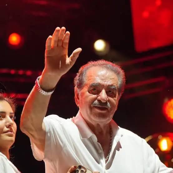 <strong>Yurt d��� konser program�ndan d�nen �brahim Tatl�ses'in ciddi bir enfeksiyon ge�irdi�i iddias�yla hastaneye kald�r�lmas�n�n ard�ndan, k�z� Melek Z�beyde kamuoyuna babas�n�n sa�l�k durumuna ili�kin a��klamalarda bulundu.</strong>