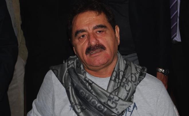 �brahim Tatl�ses'in sa�l�k durumuyla ilgili belirsizlik yerini somut bir takvime b�rakt�. Ge�ti�imiz g�nlerde a��r bir enfeksiyon tablosuyla hastaneye kald�r�lan ve bir s�reyi yo�un bak�m �nitesinde ge�iren usta sanat��dan, sevenlerini hem merakland�ran hem de umutland�ran haber geldi. Kritik e�i�i atlatan ve genel durumu stabilize edilen Tatl�ses'in, rahats�zl���n�n k�kenine y�nelik planlanan b�y�k operasyonu i�in doktorlar d��meye bast�.