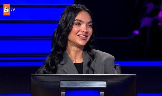 <strong>Do�ru cevab�n <span style="color:#800080"><em>"A-Faust"</em></span>olmas� gerekirken D ��kk� "<em>Goriot Baba"y�</em></strong><strong>&nbsp;se�en yar��mac� �z�nt�s�n� gizleyemedi.</strong>