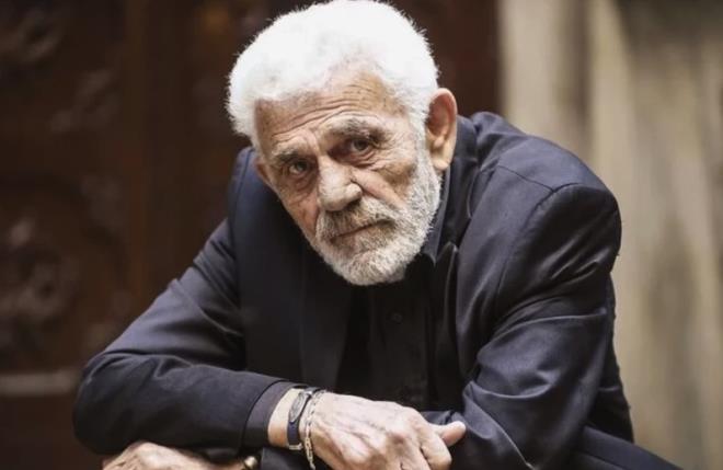 <div class="content-text"><p>Ye�il�am'�n en "sert" ama en emektar isimlerinden biri olan �hsan Gedik'ten gelen son haberler, T�rk sinemas�na g�n�l verenlerin y�re�ini s�zlatt�. C�neyt Ark�n'dan Kemal Sunal'a kadar dev isimlerle 600'den fazla filmde rol alan, sineman�n unutulmaz "k�t� adam�", �imdilerde hayat�n en zorlu sahnesinde tek ba��na m�cadele ediyor.</p>  <p>��te Ye�il�am'�n koca ��nar� �hsan Gedik'in son g�r�nt�leri ve y�rek burkan ya�am m�cadelesi...</p>          </div>          <div class="bar"></div>