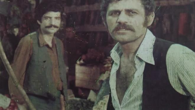 Y�zlerce filmde rol alan usta oyuncunun, an�lar�n� ve foto�raflar�n� satarak ge�imini sa�lamaya �al��t��� g�r�ld�.