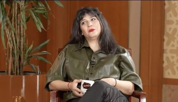 <strong><span style="color:#000080">K�z�lc�k �erbet'i</span> dizisinde<span style="color:#800000"> Nilay</span> karakteriyle haf�zalara kaz�nan <span style="color:#000080">Feyza Civelek,</span> kat�ld��� bir programda oyunculuk kariyerine ba�lad��� g�nden bu yana annesi <span style="color:#800000">Melis Civelek'in</span> kaleme ald��� projelerde yer almas�ndan sebep gelen ele�tirilere sert yan�t verdi.</strong>