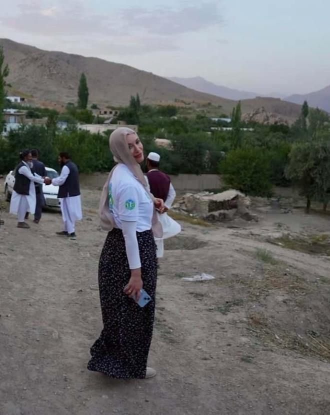 <p>8 YIL ARADAN SONRA SETLERE D�N�YOR&nbsp;</p>    <p>E�i Reshad Strik ile yard�m faaliyetlerine deavam eden �z�elik ile ilgili hayranlar�n� sevindiren geli�me ya�and�</p>