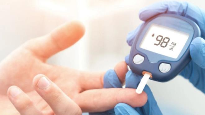 <strong>Bilimsel tart��malar s�r�yor</strong><br>Ara�t�rmac�lar, kan gruplar� ile hastal�klar aras�ndaki ili�kilerin halen netlik kazanmad���n� belirtiyor. �al��ma, mevcut literat�rdeki zay�f y�nleri ortaya koyarken, daha kapsaml� ve titiz ara�t�rmalara ihtiya� oldu�unu da g�steriyor.&nbsp;