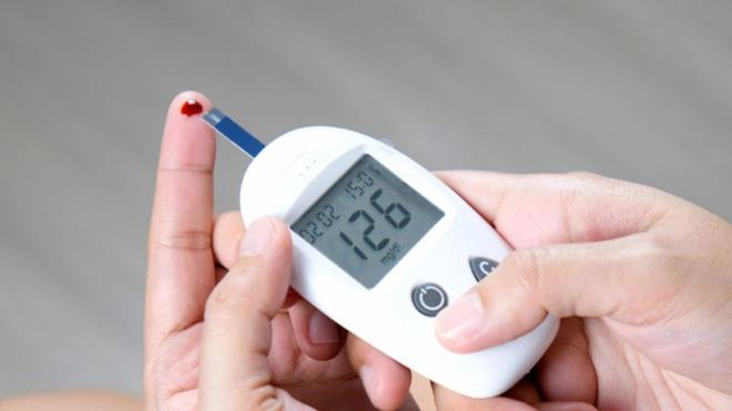 <strong>Ya�am tarz� fakt�rleri belirleyici olmaya devam ediyor</strong><br>Ara�t�rma, kan grubuna ba�l� risk art���n�n s�n�rl� kald���n� da ortaya koydu.&nbsp;