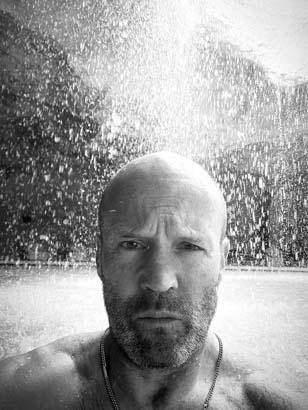 <strong>�ocuklar� ve e�iyle keyif dolu anlar ya�ayan Statham, sosyal medya hesab�ndan pe� pe�e payla��mlarda bulundu.</strong>