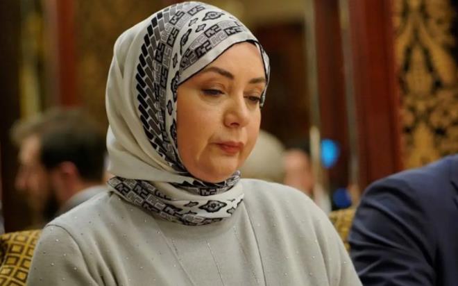 K�z�lc�k �erbeti'nde sergiledi�i performansla devle�en Sibel Ta���o�lu, diziden ayr�l�r ayr�lmaz sekt�r�n markaj�na girdi. Adeta teklif ya�muruna tutulan usta oyuncu, gelen say�s�z senaryo aras�ndan se�imini yapt�. Ta���o�lu'nun hayranlar�n� heyecanland�racak yeni adresi nihayet netle�ti. Bak�n hangi projede yer alacak...