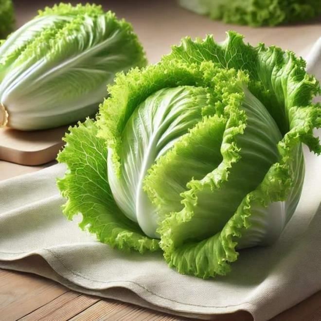 <p><span><strong>NEM KAYBINI �NLEMEYE YARDIMCI OLUR</strong></span></p>    <p><strong>Yakla��k y�zde 90'� sudan olu�an marul, v�cudun nem dengesini koruma noktas�nda da aktif bir rol �stleniyor. Her mevsim severek t�ketilen bu besine yaz aylar�nda sofralar�n�zda yer vererek hem v�cudun s�v� kayb� ya�amas�n�n �n�ne ge�ebilir hem de ferahlat�c� etki sunabilirsiniz.</strong></p>