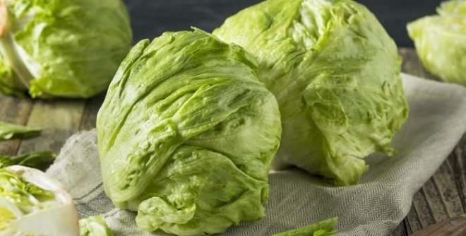 <strong>Marul yaln�zca beden sa�l��� i�in de�il zihinsel sa�l�k i�in de olduk�a �nemli. ��eri�indeki do�al bile�enler sayesinde sinir sistemi �zerinde etkili olan bu ye�illik, stres seviyesini d���rerek sakinle�tirebilir.</strong>