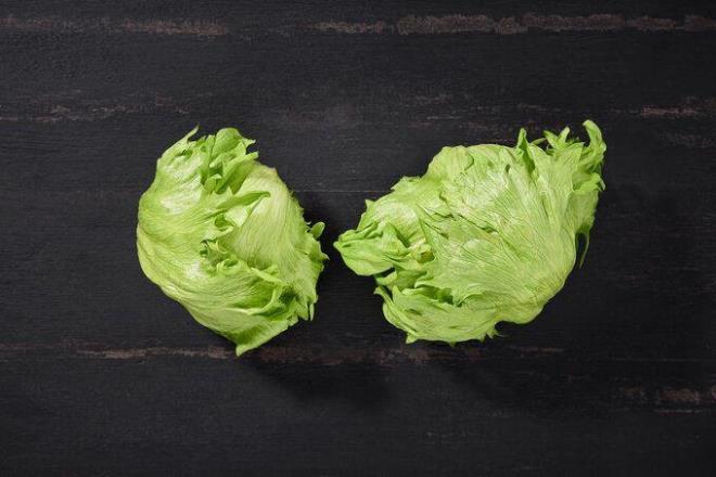 G�Z SA�LI�INI KORUR  <br>  Cilt sa�l���n�n yan� s�ra g�z sa�l��� i�in de �nemli etkiler sunan marul, A vitamini i�erdi�i i�in g�z kurulu�u ve enfeksiyon risklerini minimuma d���r�r.