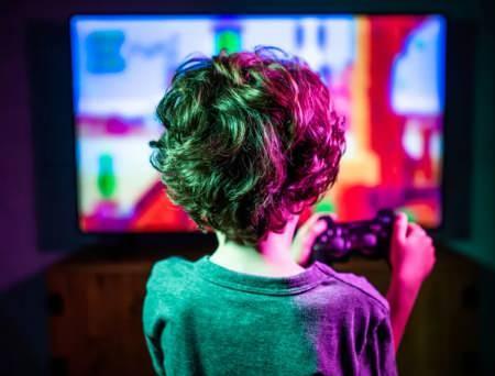 <p><span><strong>HEP�M�Z SU�LUYUZ HEP�M�Z R�SK ALTINDAYIZ</strong></span></p>    <p><span><em><strong>Ayr�ca bir�ok ergen ya�am�n�n ve ya�atman�n manas�z oldu�unu d���n�yor. Bu tarz toplu eylemlerde ki�iler eylemin sonunda eleceklerini biliyorlar. Bu asl�nda intihar sald�r�s�. Hepimiz su�luyuz ve hepimiz risk alt�nday�z. Benim �ocu�umda olmaz d���ncesi tamamen inkard�r."</strong></em></span></p>