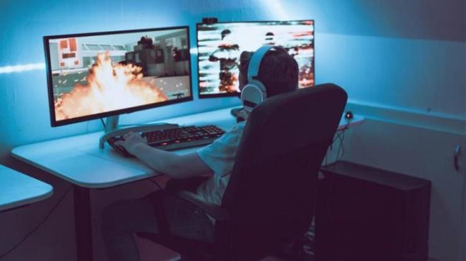 <p><strong>Cerrahpa�a T�p Fak�ltesi �ocuk ve Ergen Ruh Psikiyatrisi Prof. Dr. Burak Do�ang�n ise �unlar� s�yledi:</strong></p>    <p><strong><span style="color:#800080"><em>"Bu toplu katliamlar �lkemizde g�r�lm�yordu. Avrupa'da 2000'lerin ba��nda dikkat �ekti. Sonra bu ki�ilein evinde silah oyunu oynad��� g�r�ld�.</em></span></strong></p>