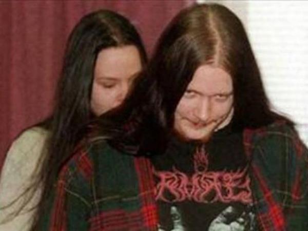 <p><b>Jarno Elg/Finlandiya :</b></p>   Jarno Elg, 1975'te Hyvinkaa'da dnyaya geldi. ocukken hayvanlara yapt vahetle tannd. 1998'de 23 yandaki bir adam ldrd. Adamn l bedeninden kestii baz paralar yedi. mr boyu hapis cezas ald, hala yatyor...