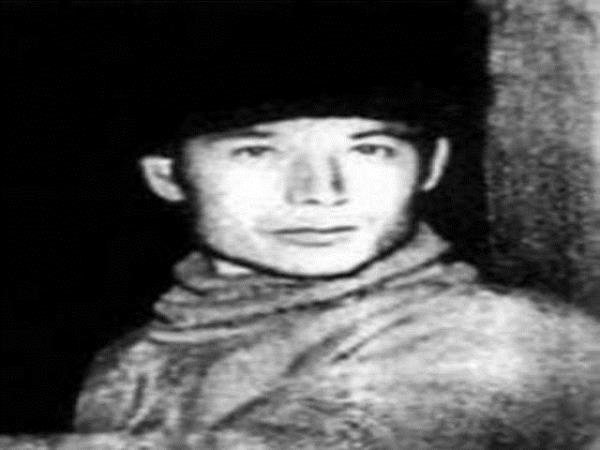 <p><b>Nikolai Dzhumagaliev/Kazakistan:</b></p>   1952'de Uzun-Agach'da dodu. ok iyi giyinen ve konuan biriydi. 1979 ylnda fahieleri ldrmeye balad. Yedi cinayeti ispatland. Ancak polis, onun 50 ila 100 arasnda kadn ldrdnden pheleniyor. Kurbanlarn parklarda yakalyor, tecavz ettikten sonra ldryordu...