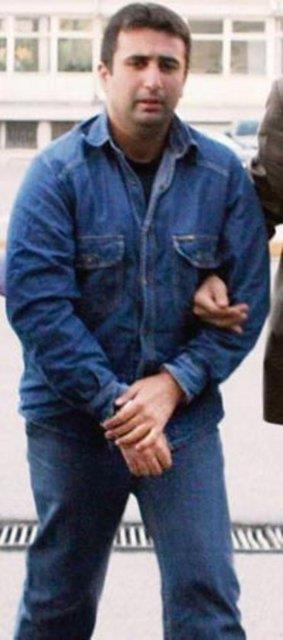 Hatta bu ldrd iinin bedeninden baz paralar evinin yaknndaki kpeklere bile verdi. Polis, bir kurban ile yapt telefon grmelerini izleyerek Dengiz'i yakalad. Yakalandktan sonra, "Taze insan etini yemeyi seviyorum. Bana heyecan veriyor. imdiye kadar insanlarn sr eti yemesi aptallk" dedi...