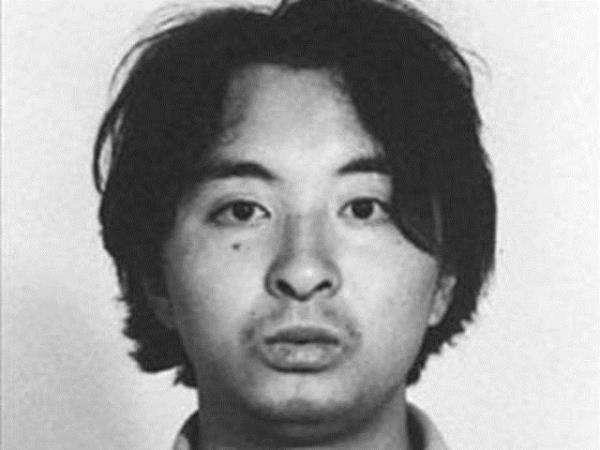 <p><b>Tsutomu Miyazaki/Japonya:</b></p>   1962'de Tokyo'da dnyaya geldi. Doutan iki eli de olakt. Ellerini yana hareket ettirmek iin btn bedenini evirmek zorundayd...