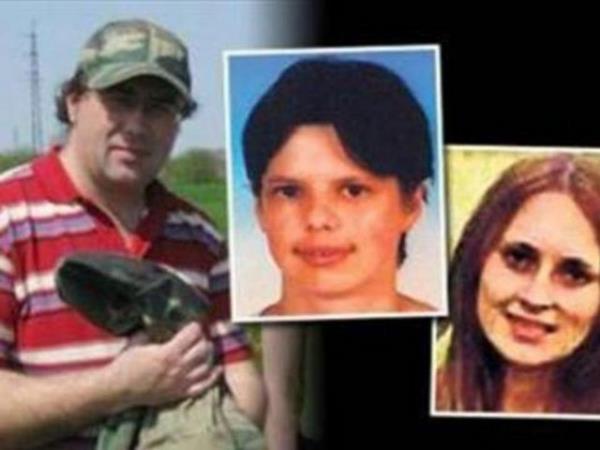 nternet zerinden tant insanlar evine gtrp paralayarak yedi. Yazmalarnda kendini, "Ben tecavzc ve ecinsel deilim.Ben sadece lm hissetmek isteyen bir sapknm" diye tantmt.