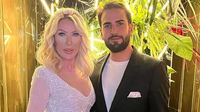 "BEN O PA�AYI ALIRIM"<br>Seda Sayan, "E�im o d�nem ENBE Orkestras�'n�n solistiydi. Sonra biz onu program�m�za ald�k. Sponsor k�yafet g�ndermi�ti. K�yafetleri deniyordu. Ben de 'Ben o pa�ay� al�r�m' dedim. E�ildim ve pa�a �l��s� ald�m." diye konu�tu.