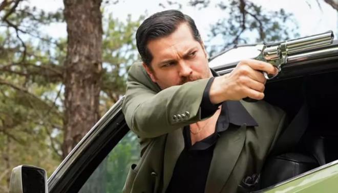 E�REF R�YA VE YERALTI D�Z�S� YAYINDAN MI KALDIRILDI?<br>  <br><strong>�zellikle Kahramanmara�'taki olay�n oldu�u ak�am yay�nlanmas� beklenen ancak son dakika yay�n ak���ndan ��kar�lan mafya i�erikli E�ref R�ya ve Yeralt� dizisi b�y�k dikkat �ekti.&nbsp;</strong>