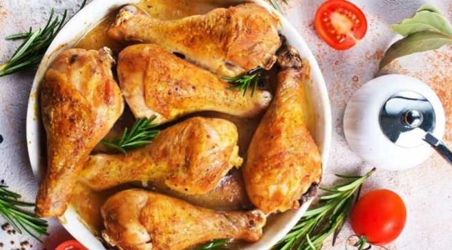 �ddial� tarifler ve y�resel lezzetlerle gastronomi d�nyas�n�n nabz�n� tutan TasteAtlas,  "D�nyan�n En �yi 50 Tavuk Yeme�i" listesini a��klad�. Global listenin en �st s�ralar�na adeta ��karma yapan T�rk mutfa��, rakiplerine fark atarak s�ralamas�yla �ok �a��rtt�.