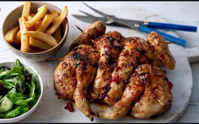 <strong>13. FRANGO ASSADO COM P�R� P�R� / PORTEK�Z</strong>