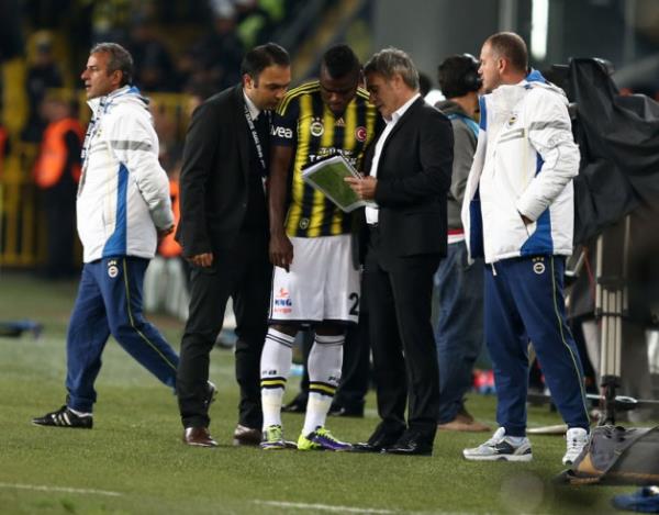 Hocaaaaammmm Emenike diye bir futbolcun var neden 75. dakikay beklersin