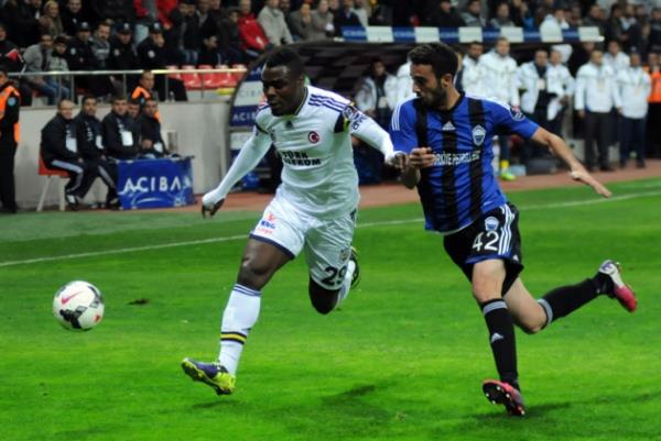 Fenerbahe berabere kald diye sevinirsin, Emenike bi atar hevesin kaar