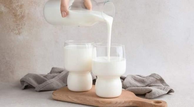 <p><span style="color:#FF0000"><strong>FERMENTE GIDALARI UNUTMAYIN!</strong></span></p>    <p><strong>Ba��rsak ve beyin sa�l��� aras�ndaki sars�lmaz ba�� g�z �n�nde bulundurursak, beslenmenin zihinsel performans �zerindeki etkisi olduk�a �nemli. Kefir, tur�u ve yo�urt gibi fermente g�dalar ba��rsak sa�l���n� destekledi�i gibi bili�sel aktiviteleri de etkiliyor.</strong></p>