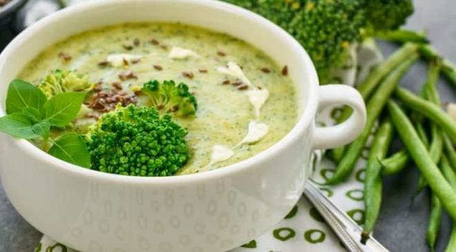 <strong>Beyin h�crelerindeki ya�l� maddelerin (sfingolipidler) yap�m�n� destekleyerek haf�za performans�n� art�ran brokoli, ayn� zamanda i�eri�indeki antioksidanlar sayesinde beyin ya�lanmas�n� geciktirir.</strong>