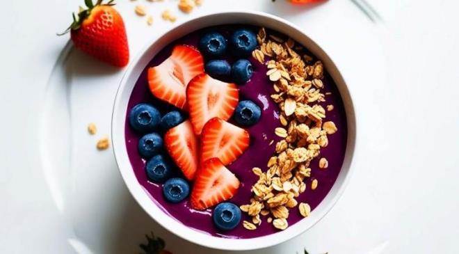 <strong>Ayn� �ekilde yaban mersini gibi koyu renkli meyveler, flavonoid i�eri�i sayesinde beyni koruyarak sinir esnekli�ini ve beyin kan ak���n� art�r�r.</strong>