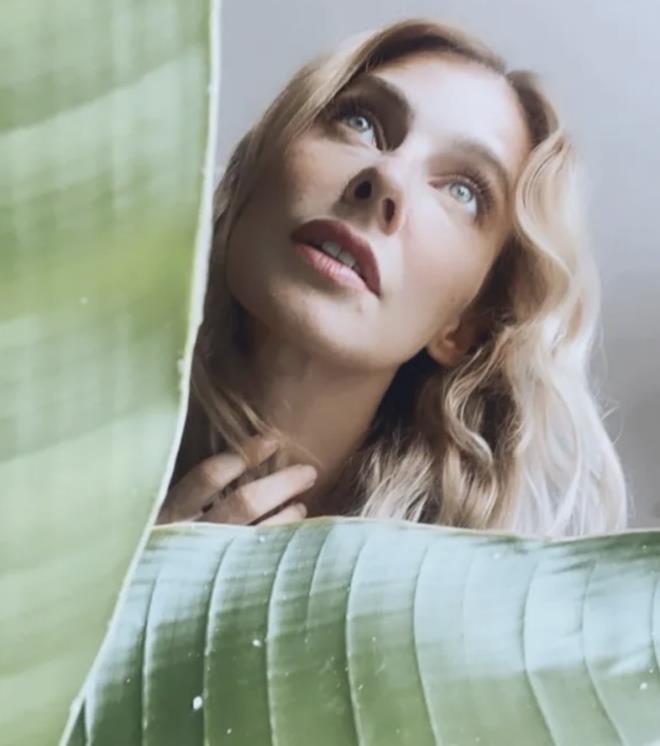 2003 yap�m�&nbsp;Vizontele Tuuba&nbsp;filminde ba�rolleri payla�an&nbsp;Tuba �nsal&nbsp;ve&nbsp;Y�lmaz Erdo�an'�n ge�mi�te a�k ya�ad��� da uzun s�re konu�ulmu�tu. Bu nedenle ikilinin y�llar sonra yeniden yan yana g�r�lmesi, do�al olarak merak uyand�rd�.