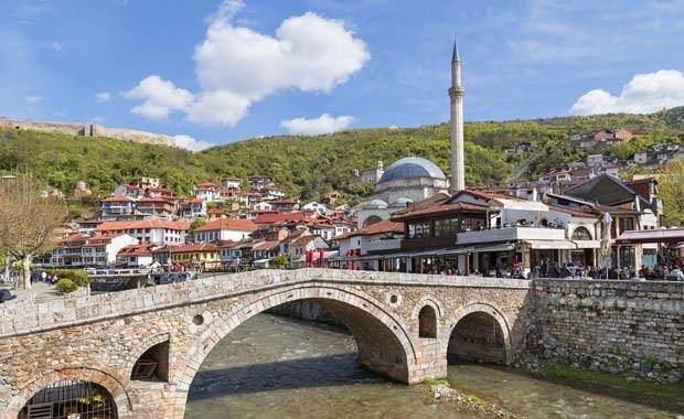 <strong>Dil bariyerinin minimum d�zeyde olmas� ayn� zamanda 'resmi kullan�mda dil' stat�s�yle de peki�tirilmi� durumda.</strong>