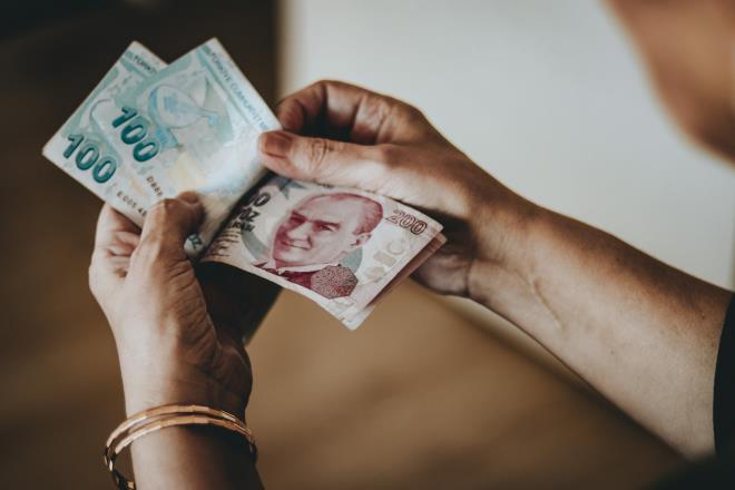 <p><strong>TEB</strong></p> <p>21.000 liraya varan promosyon veriyor.</p> <p>Ayl��� 10.000 liran�n alt�nda olanlara 5.000, 10.000-14.999 lira aras�nda bulunanlara 8.000, 15.000-19.999 lira aras�nda olanlara 10.000, 20.000 lira ve �zerinde bulunanlara 12.000 lira veriyor.</p> <p>Buna ilaveten maa� tutar� fark etmeksizin 2 otomatik fatura talimat� verenlere 9.000 lira daha �deme ger�ekle�tiriyor.</p>