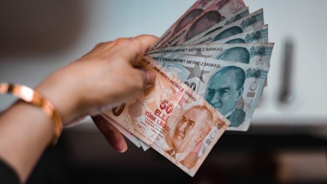 <p><strong>VAKIF KATILIM</strong></p> <p>40.000 liraya varan promosyon veriyor.</p> <p>Ayl��� 9.999 liraya kadar olanlara 8.750, 10.000-14.999 aras�nda bulunanlara 14.000, 15.000-19.999 lira aras�nda olanlara 17.500, 20.000-49.999 lira aras�nda bulunanlara 21.000, 50.000 lira ve �zeri olanlara 25.000 lira promosyon f�rsat� sunuyor.</p> <p>Bunu ilaveten otomatik fatura talimat�na 1.500 lira, toplamda 4.500 liraya varan, yeni emekli m��teri y�nlendirene her ki�i i�in 2.000, toplam 6.0000 liraya varan ek promosyon ve kredi kart�yla 1.500 lira ve �zeri harcamaya 1.500 lira olmak �zere toplamda 4.500 liraya varan iade imkan� var.</p>