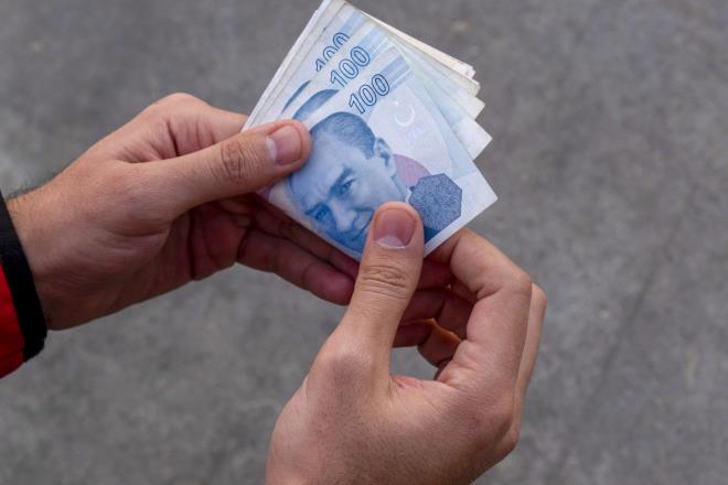 <p><strong>YAPI KRED�</strong></p> <p>30.000 liraya varan promosyon imkan� sunuyor.</p> <p>Ayl��� 10.000 liran�n alt�nda olanlara 6.250, 10.000-14.999 lira aras�nda olanlara 10.000, 15.000-19.999 lira aras�nda olanlara 12.500, 20.000 lira ve �zeri olanlara 15.000 lira promosyon �d�yor.</p> <p>Ek olarak 2 yeni fatura talimat�na maa� dilimlerine g�re s�ras�yla 2.000-3.000-4.000-5.000 lira, kredi kart�yla 1.000 lira harcamaya maa� dilimlerine g�re 2.000-3.000-4.000-5.000 lira, 60 g�n i�inde mobil uygulama kullan�m�na 2.000 lira, mobil uygulama �zerinden m��teri olunmas� halinde 3.000 lira ek �d�l sa�l�yor.</p>