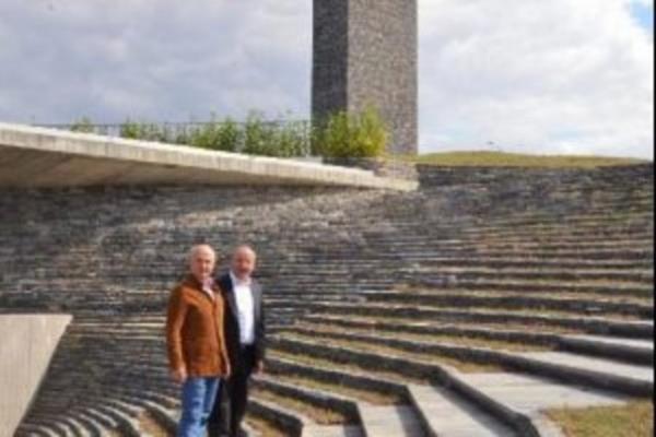 Caminin yaam alan olarak kullanlacan hatrlatan Bakan Akgn, "Bu eser ibadethane olarak sadece be vakit namazn klnd yer olarak kalmayacak.