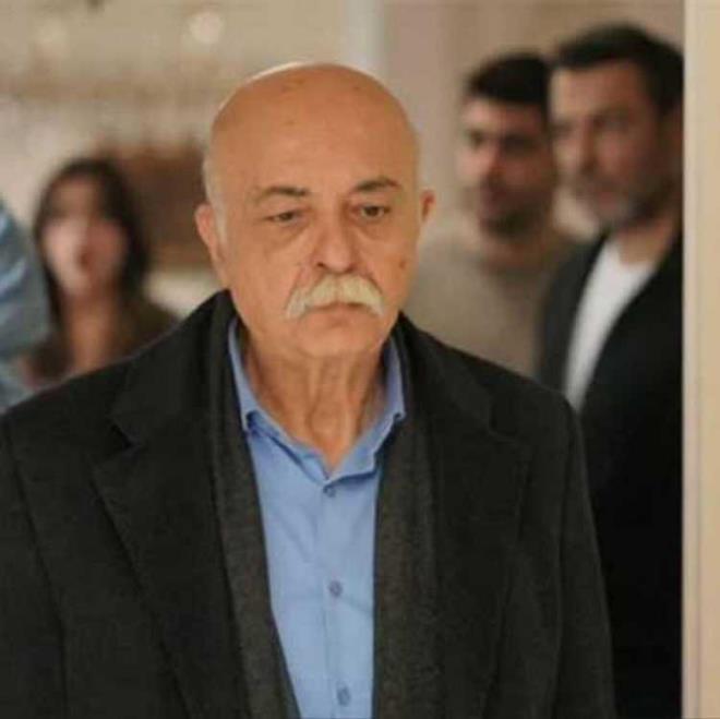 2024 y�l�nda beyin kanamas� ge�irerek hastaneye kald�r�lan ve 1,5 ay i�erisinde 3 kez ameliyat olan �nl� oyuncu Settar Tanr���en, aylar sonra ilk kez g�r�nt�lendi.