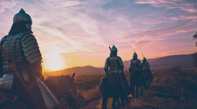 Modern d�nyada kulland���m�z pek �ok hukuk kural�, dil yap�s� ve y�netim bi�imi, �nsanl�k tarihini derinden etkileyen �ok say�da g��l� imparatorlu�un miras� �zerine kurulu. Farkl� co�rafyalarda ve y�zy�llara yay�lan bu imparatorluklar aras�nda 'en b�y���' hangisi? Yapay zeka destekli analizlerle haz�rlanan bir liste, d�nya d�zenini k�kten de�i�tiren, tarihin en etkili imparatorluklar�n� b�y�kl�klerine g�re s�ralad�.