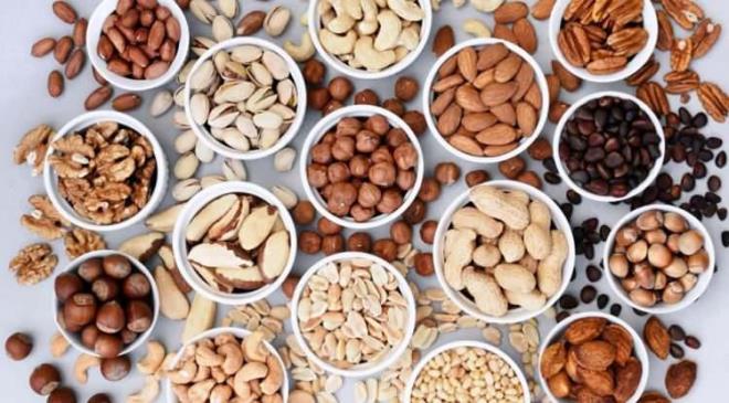 <span style="color:#B22222"><em><strong>Kolesterol� dengeleme, damar yap�s�n� koruma ve kronik iltihab� �nleme kabiliyetiyle sa�l�k i�in e�siz faydalar sunan 'en sa�l�kl� kuruyemi�' belli oldu. Son klinik ara�t�rmalar, kalp-damar sistemi �zerinde koruyucu kalkan vazifesi �stlenen bu kuruyemi�in faydalar�n� g�zler �n�ne serdi.</strong></em></span>